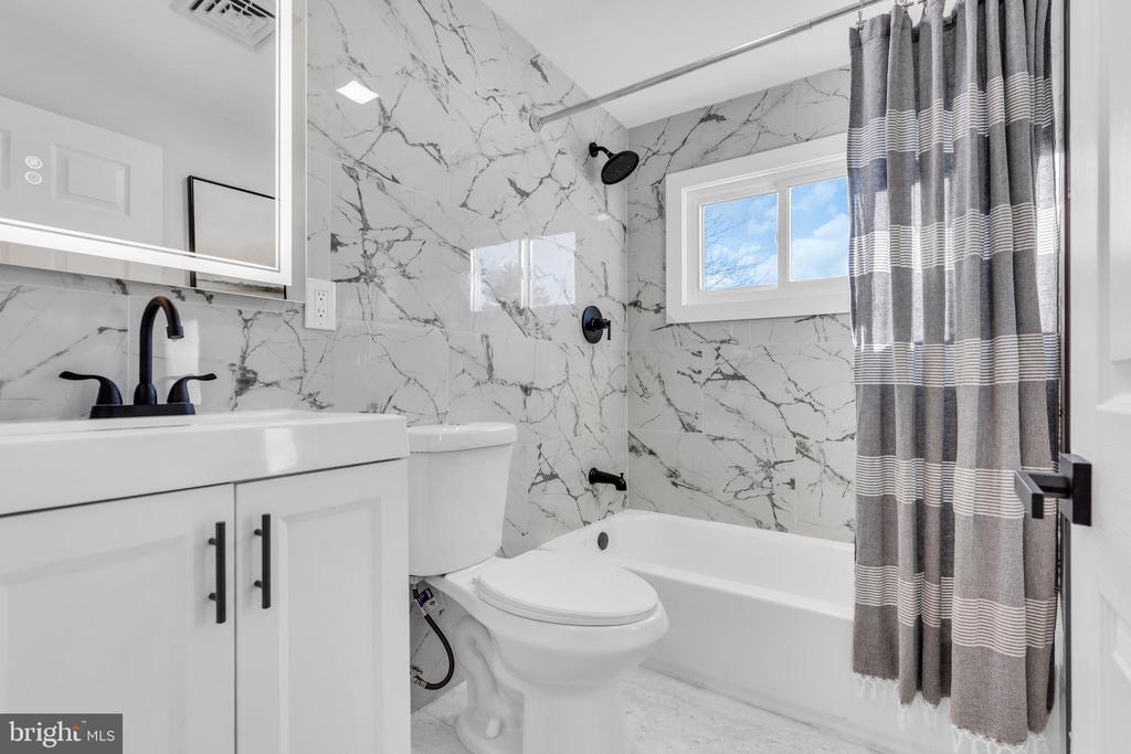 51 Pinafore Ln