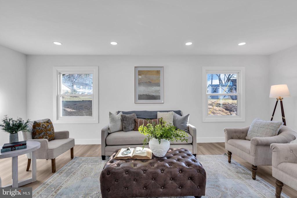 51 Pinafore Ln