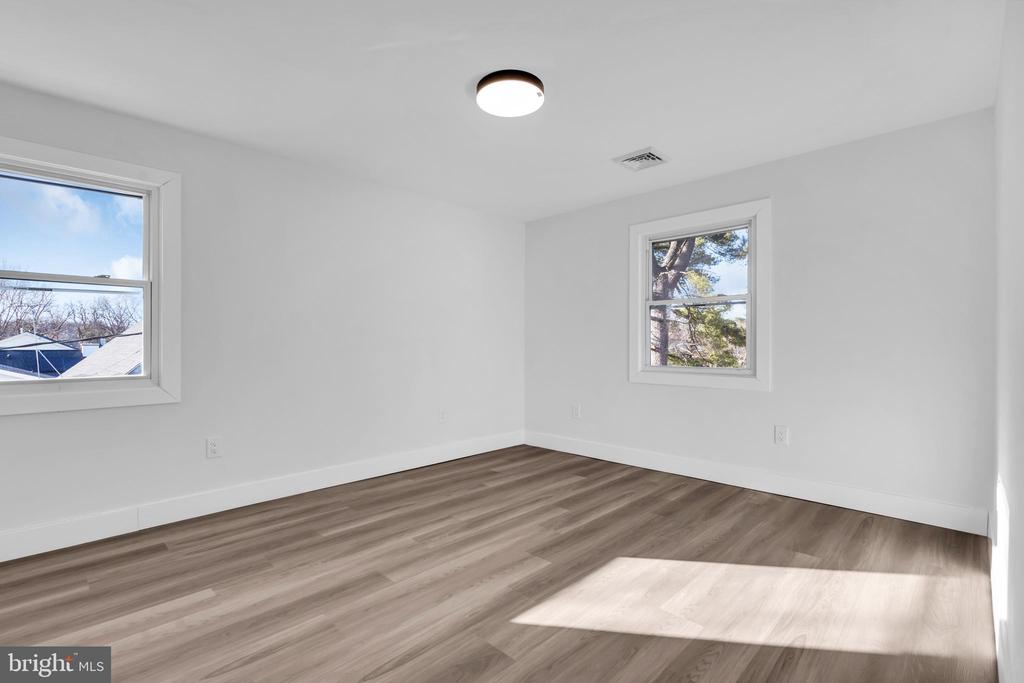 51 Pinafore Ln