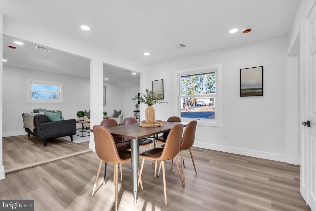 51 Pinafore Ln