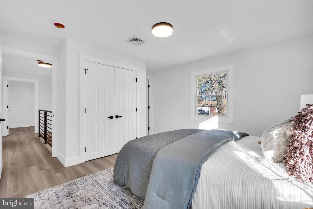 51 Pinafore Ln