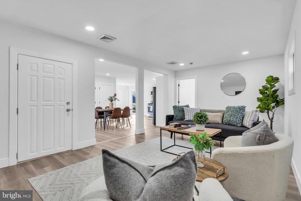 51 Pinafore Ln
