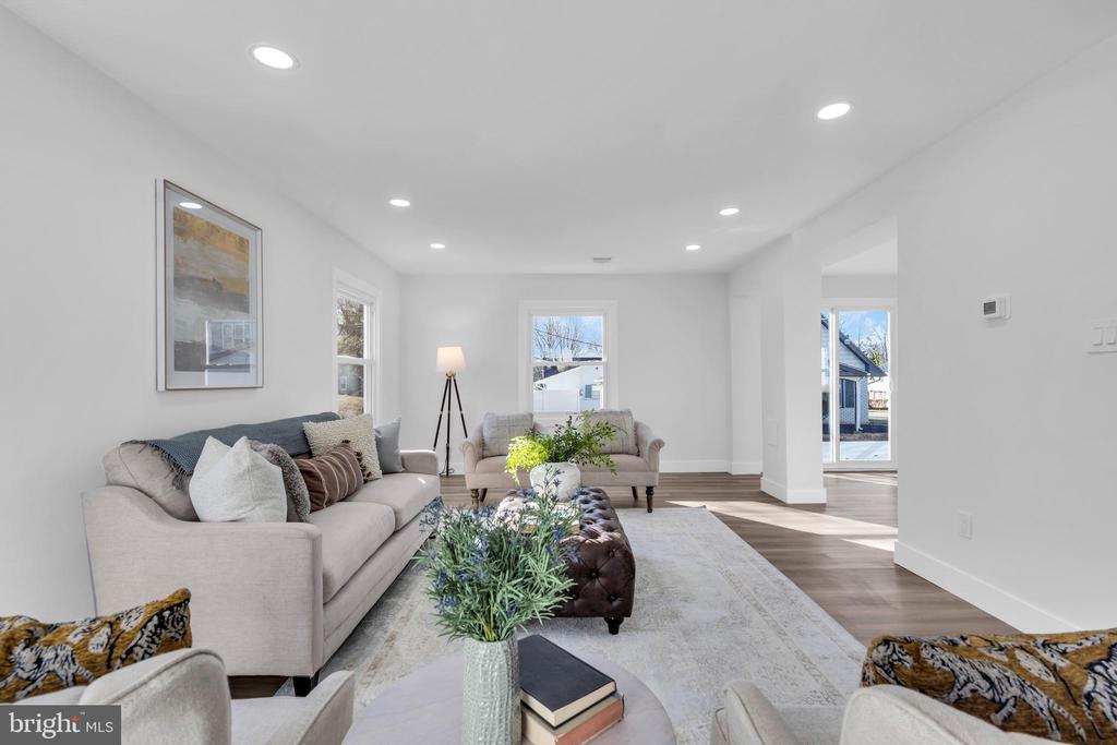 51 Pinafore Ln