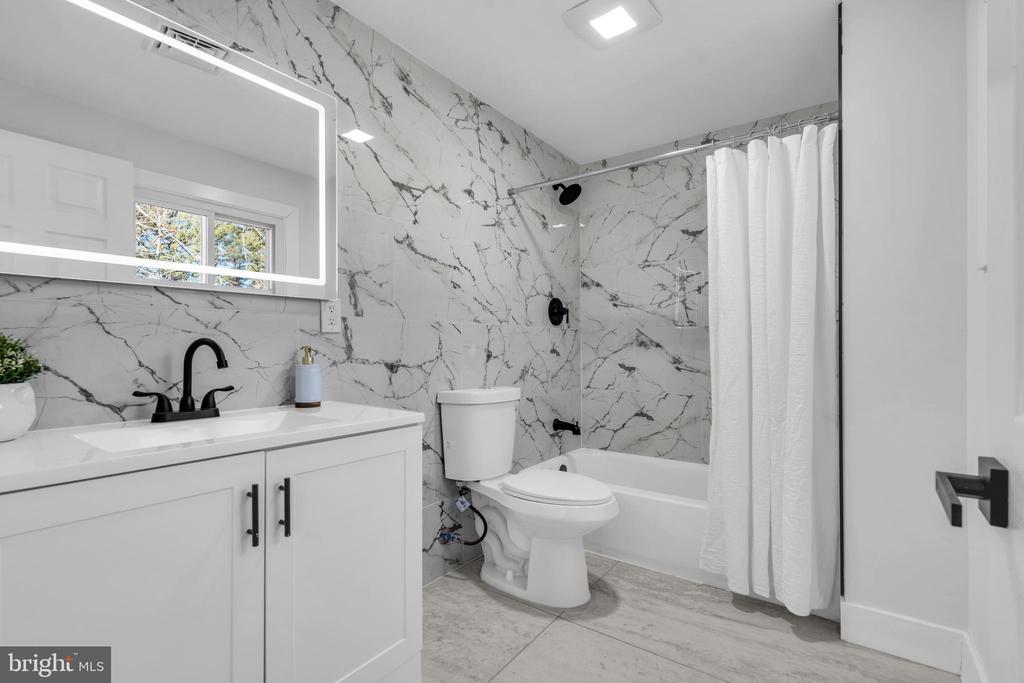 51 Pinafore Ln