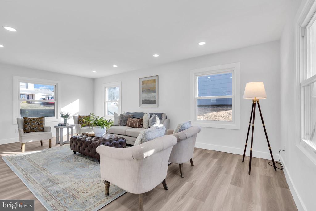 51 Pinafore Ln