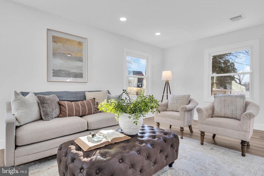 51 Pinafore Ln