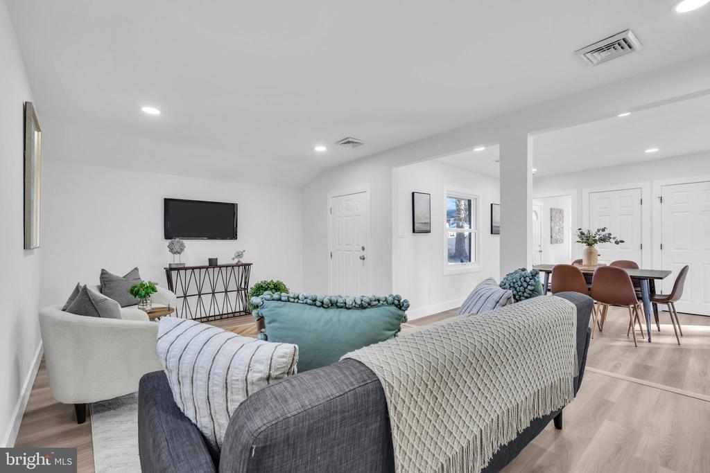 51 Pinafore Ln