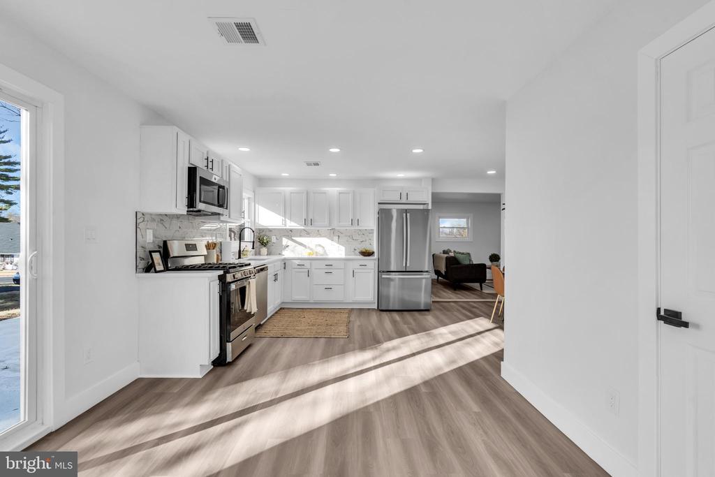 51 Pinafore Ln