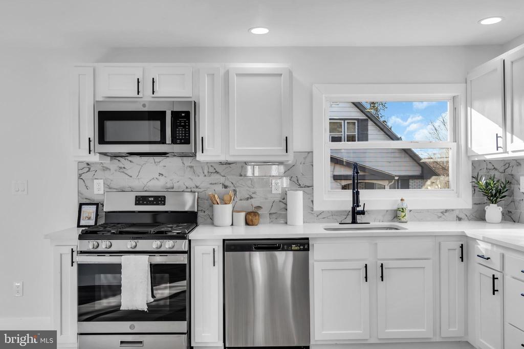 51 Pinafore Ln