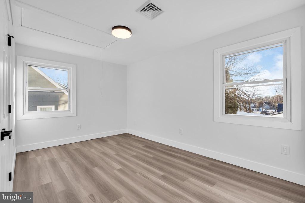 51 Pinafore Ln