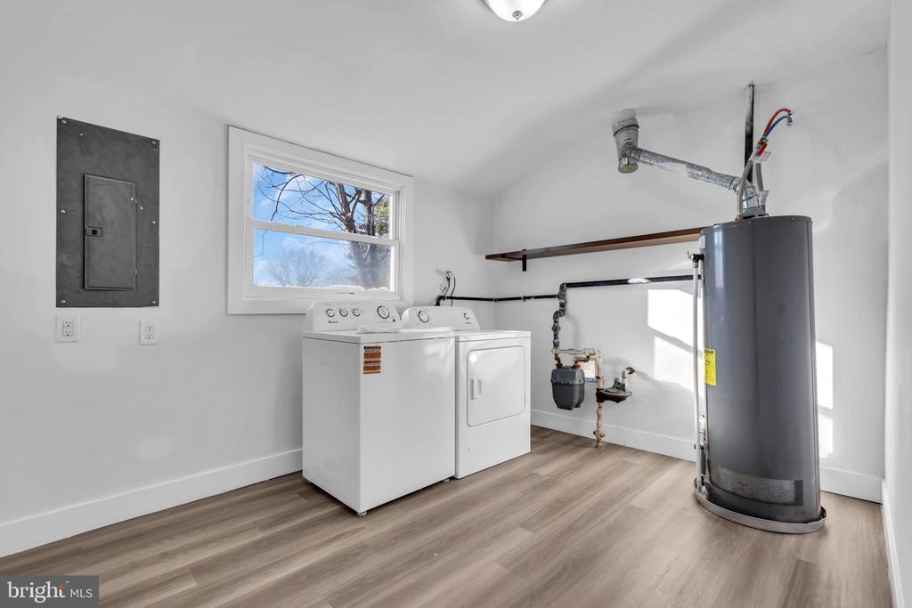 51 Pinafore Ln