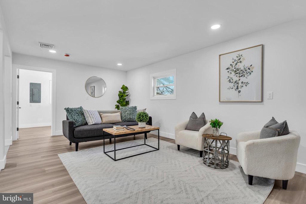 51 Pinafore Ln