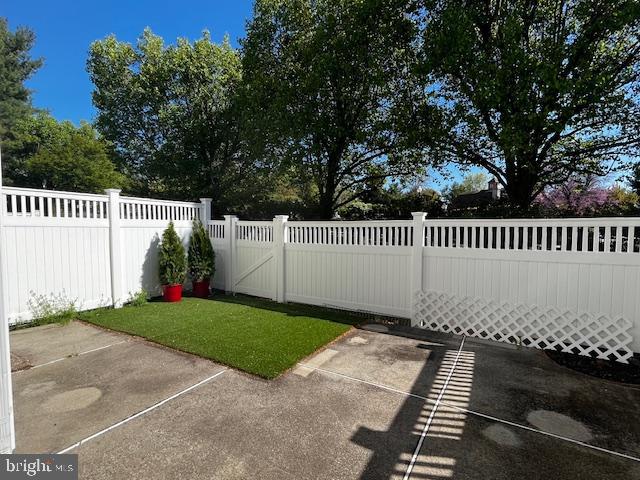 1006 Pebble Creek Ct