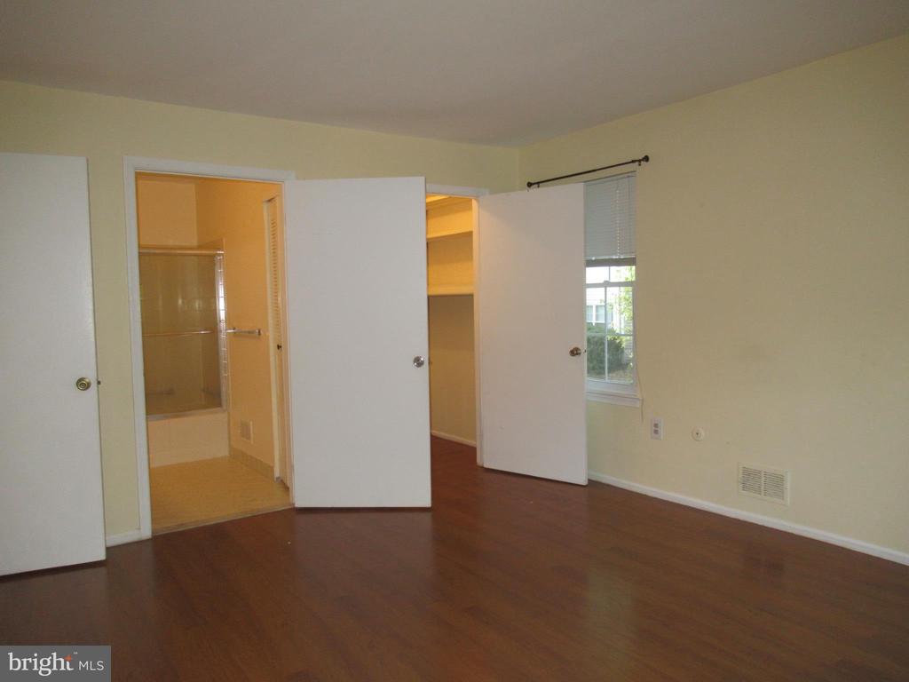 32 CYPRESS CT