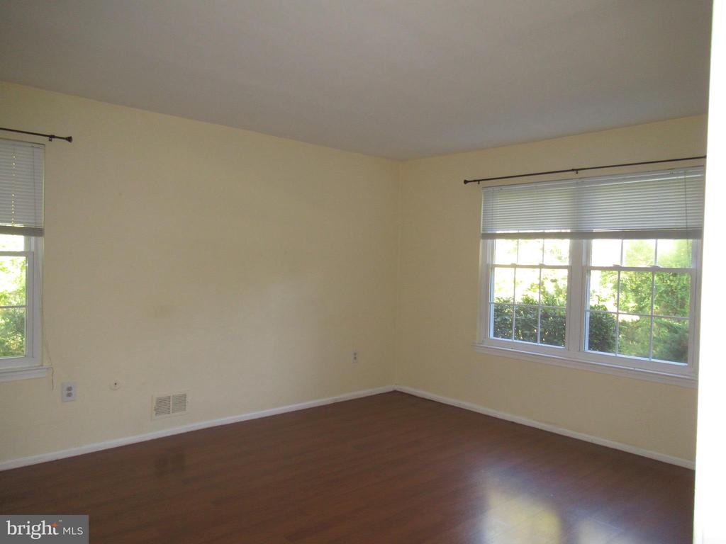 32 CYPRESS CT