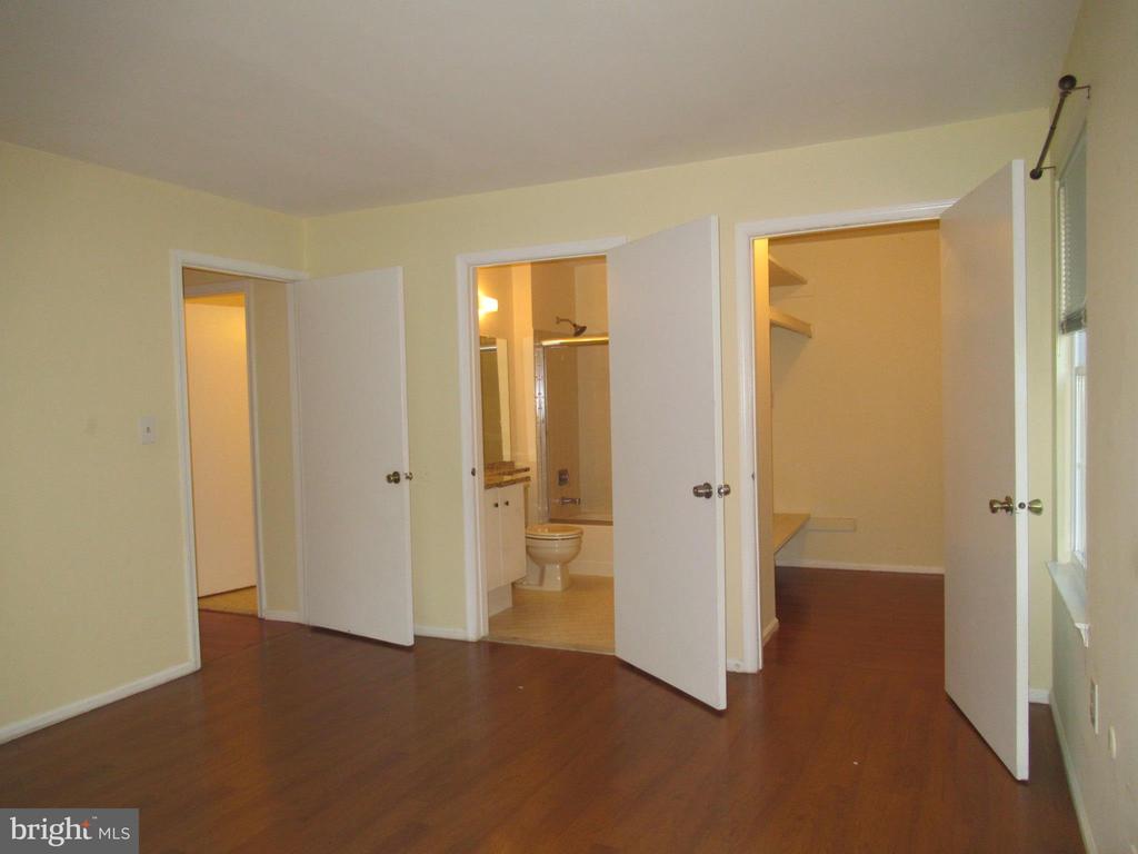32 CYPRESS CT