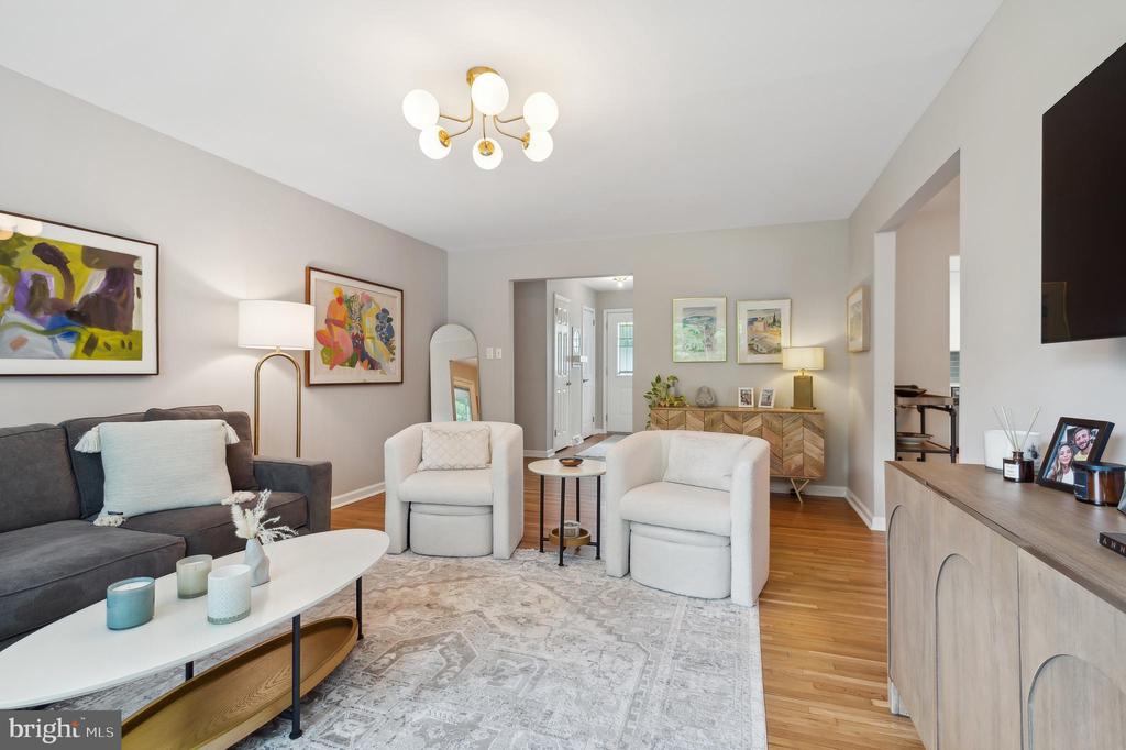 6 Hillsdale Rd