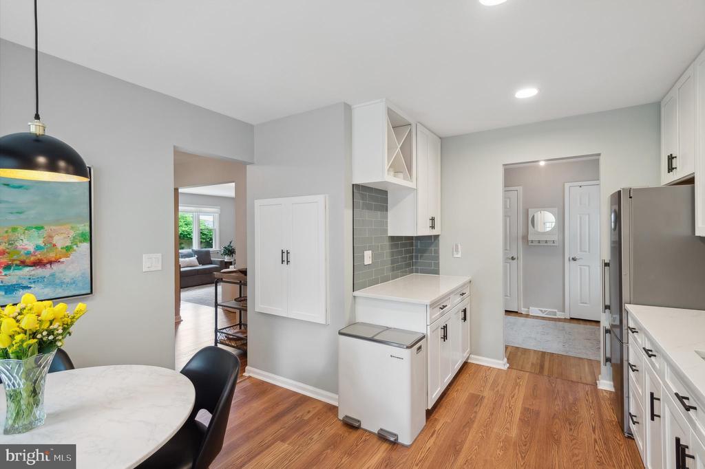 6 Hillsdale Rd