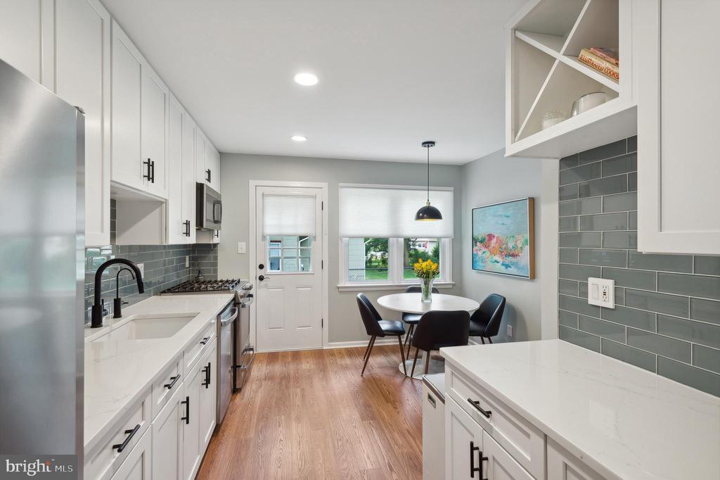6 Hillsdale Rd