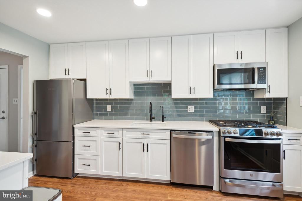 6 Hillsdale Rd