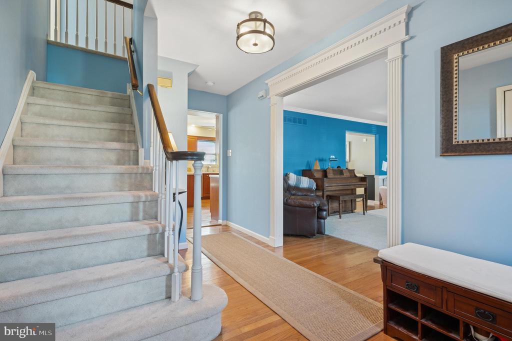 8 Theresa Dr