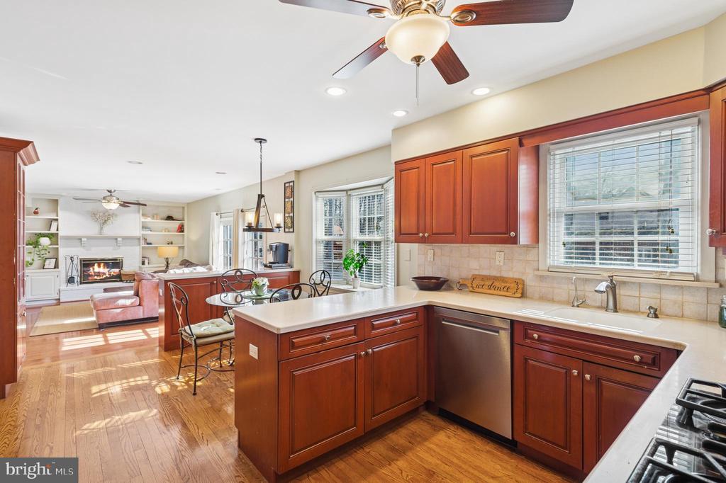 8 Theresa Dr