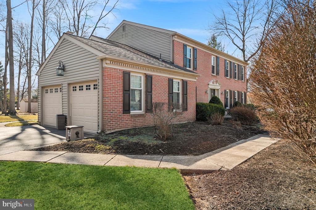 8 Theresa Dr