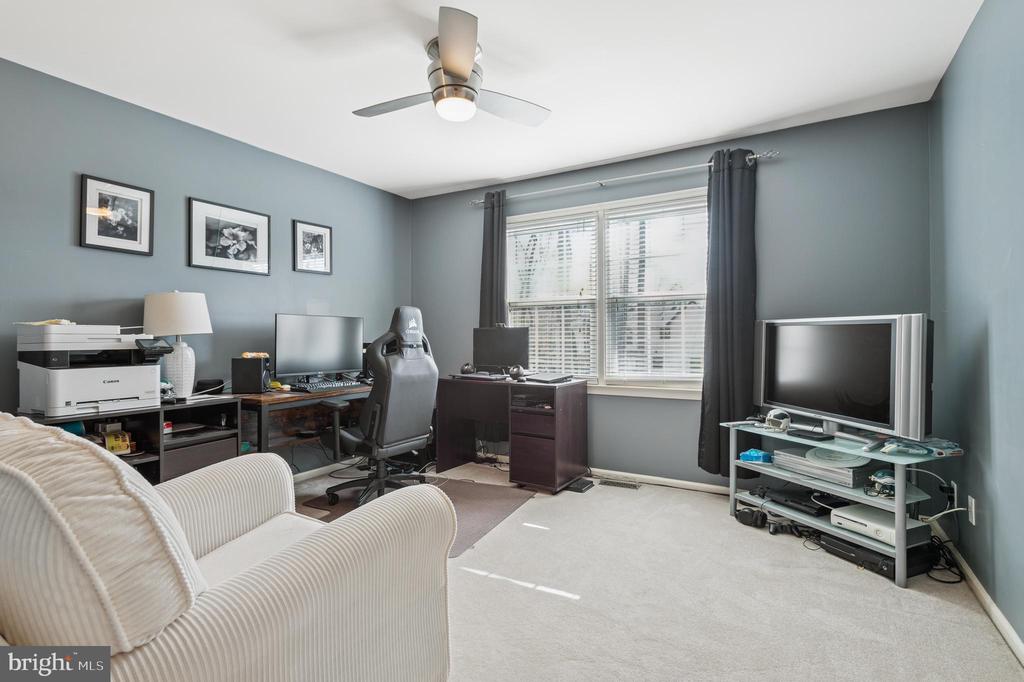 8 Theresa Dr