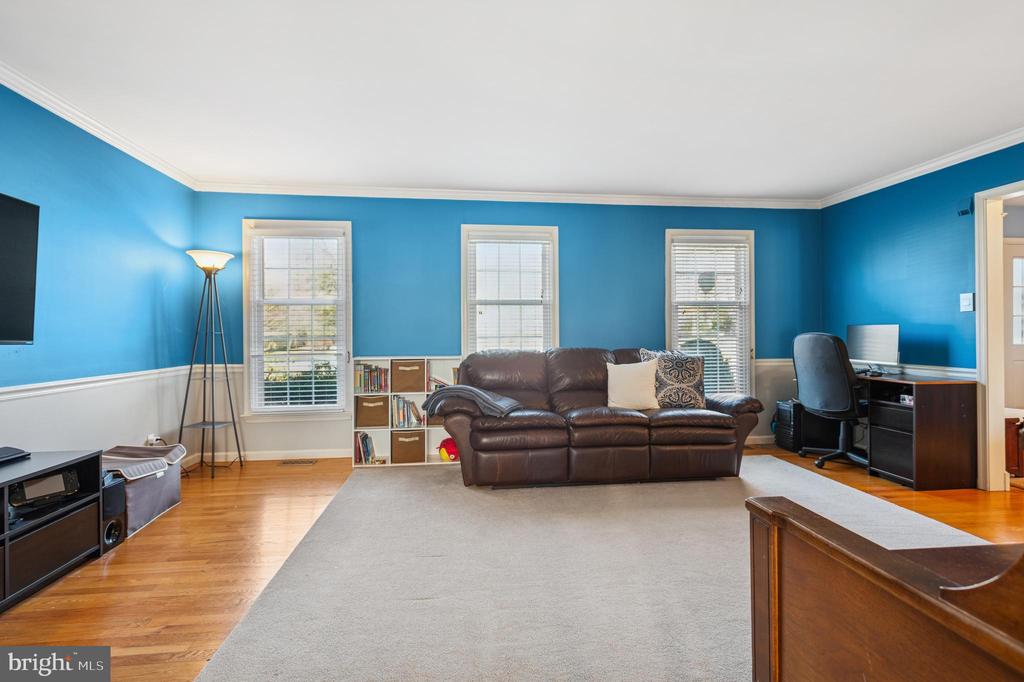 8 Theresa Dr