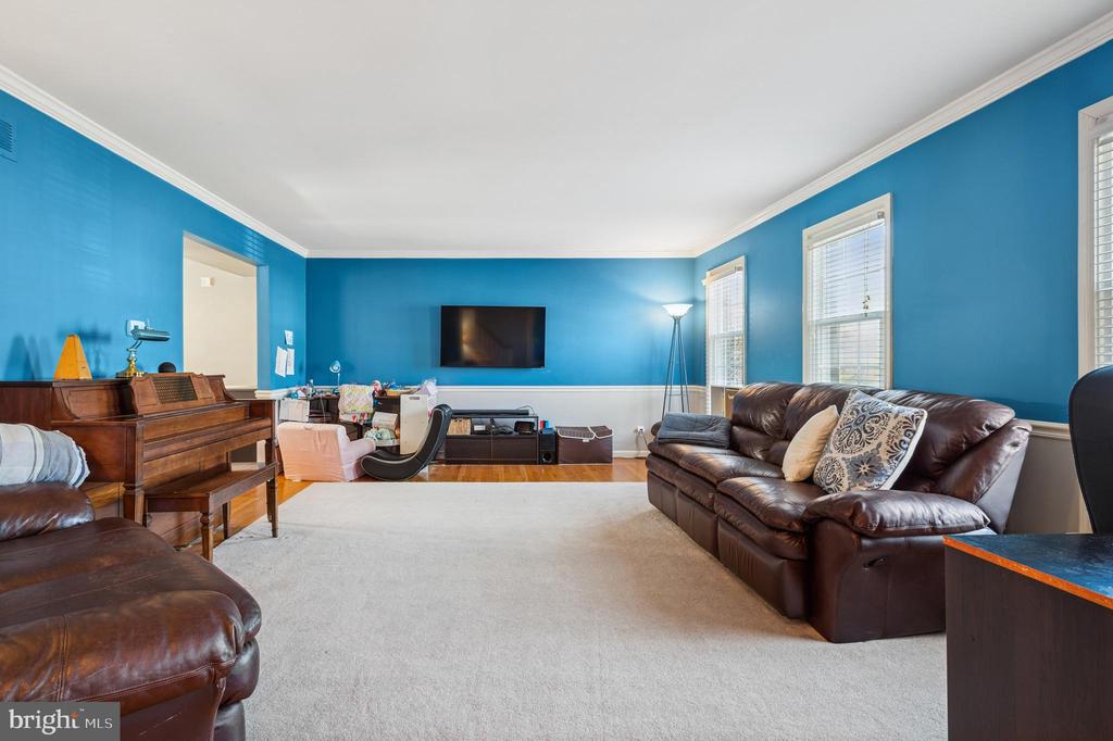 8 Theresa Dr