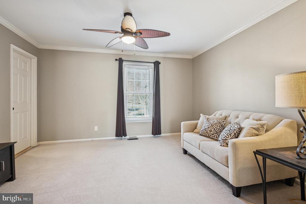 8 Theresa Dr
