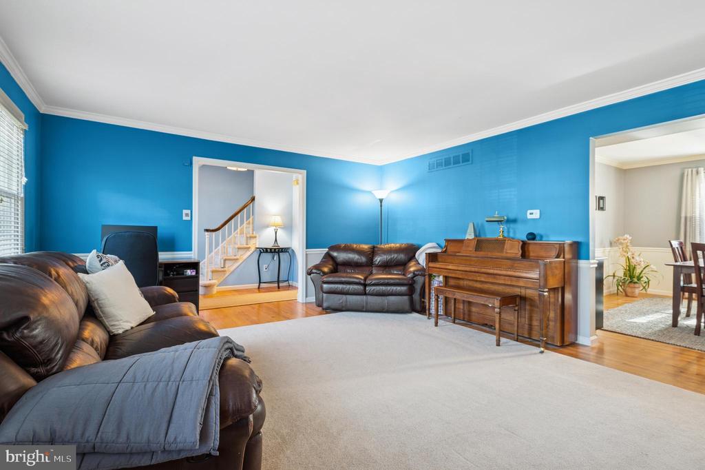 8 Theresa Dr