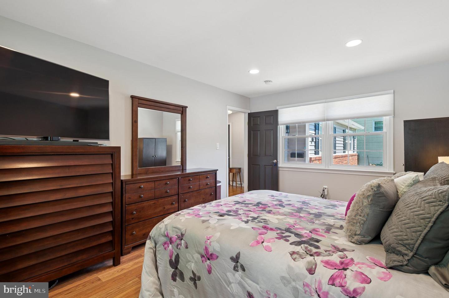 6 Hillsdale Rd