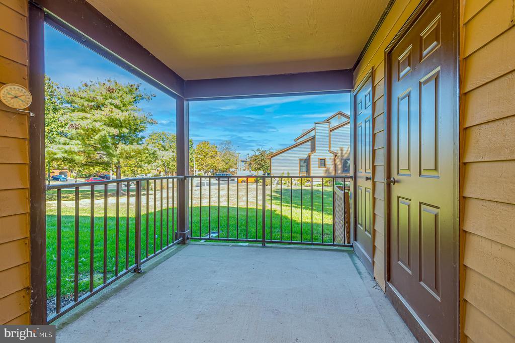 6 BARCLAY COURT
