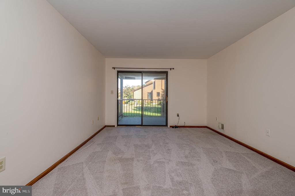 6 BARCLAY COURT