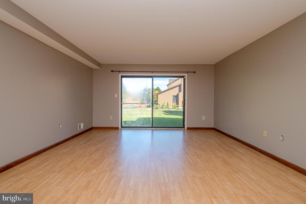 6 BARCLAY COURT
