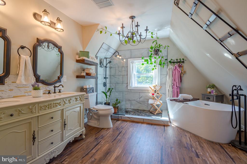 43 CRANBURY ROAD