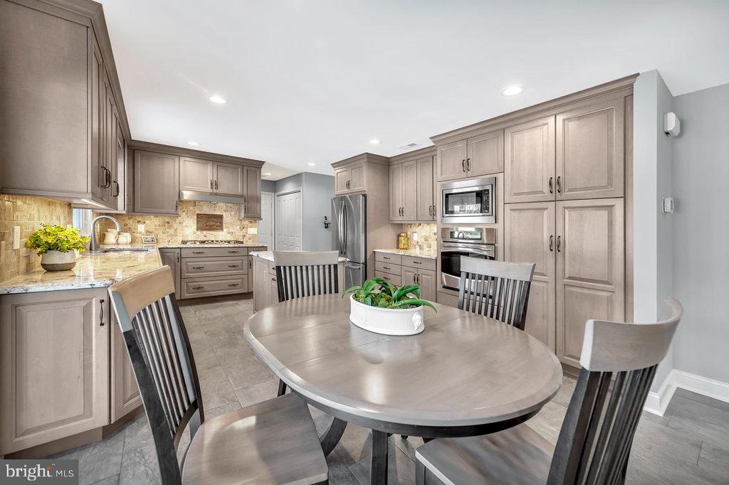 8 Scottsdale Ct