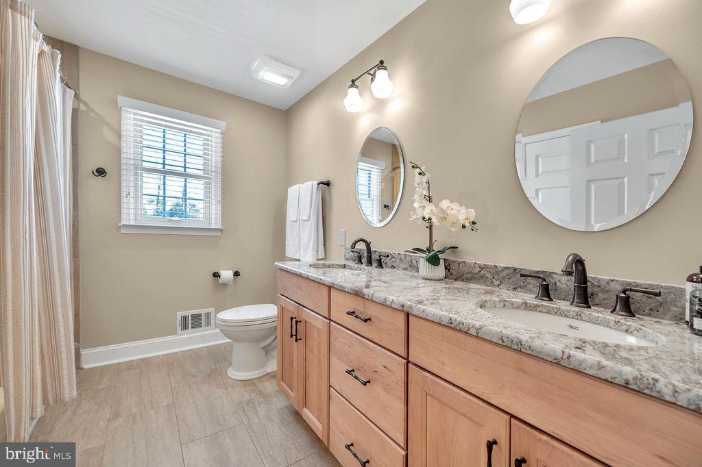 8 Scottsdale Ct