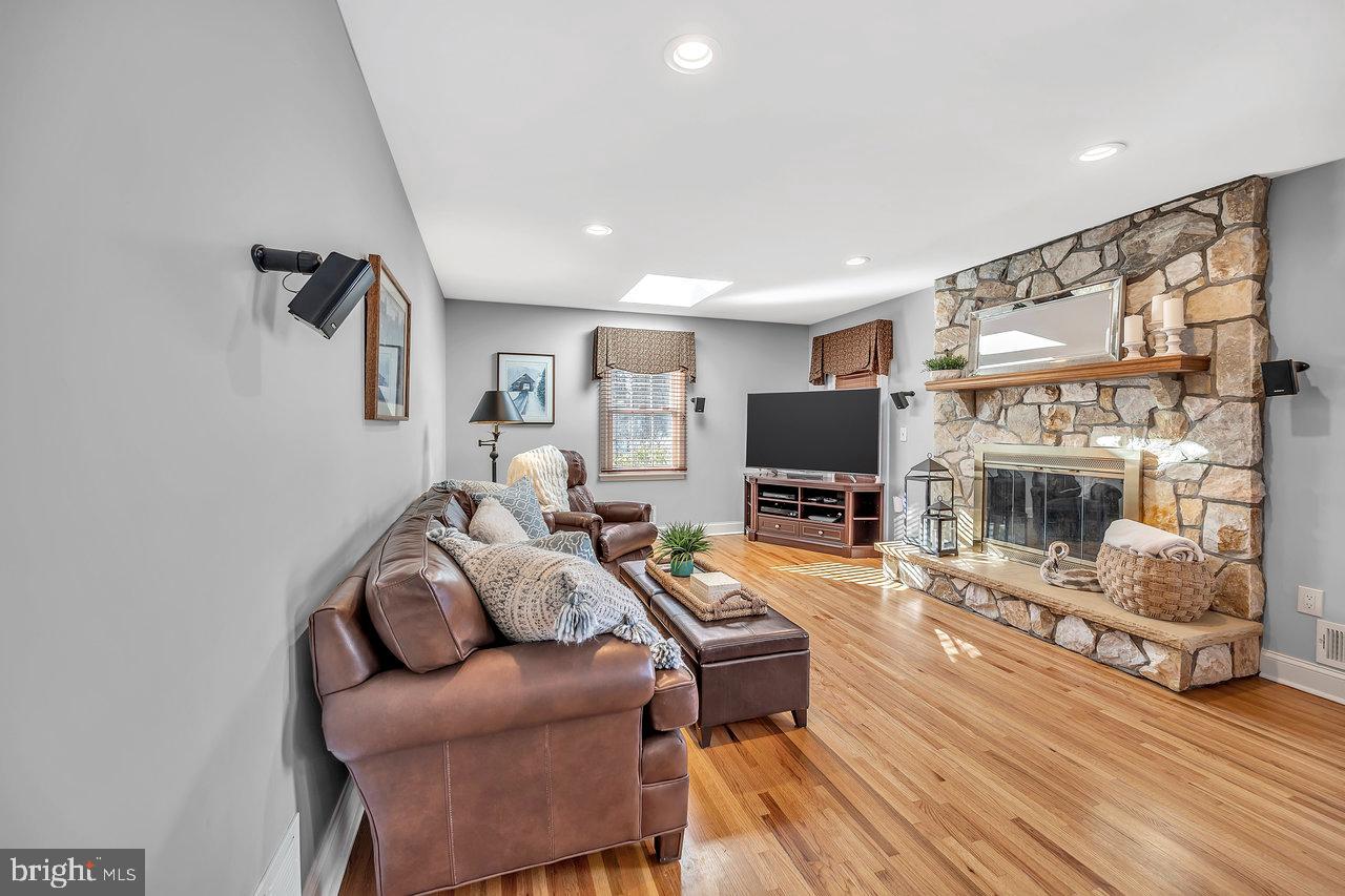 8 Scottsdale Ct