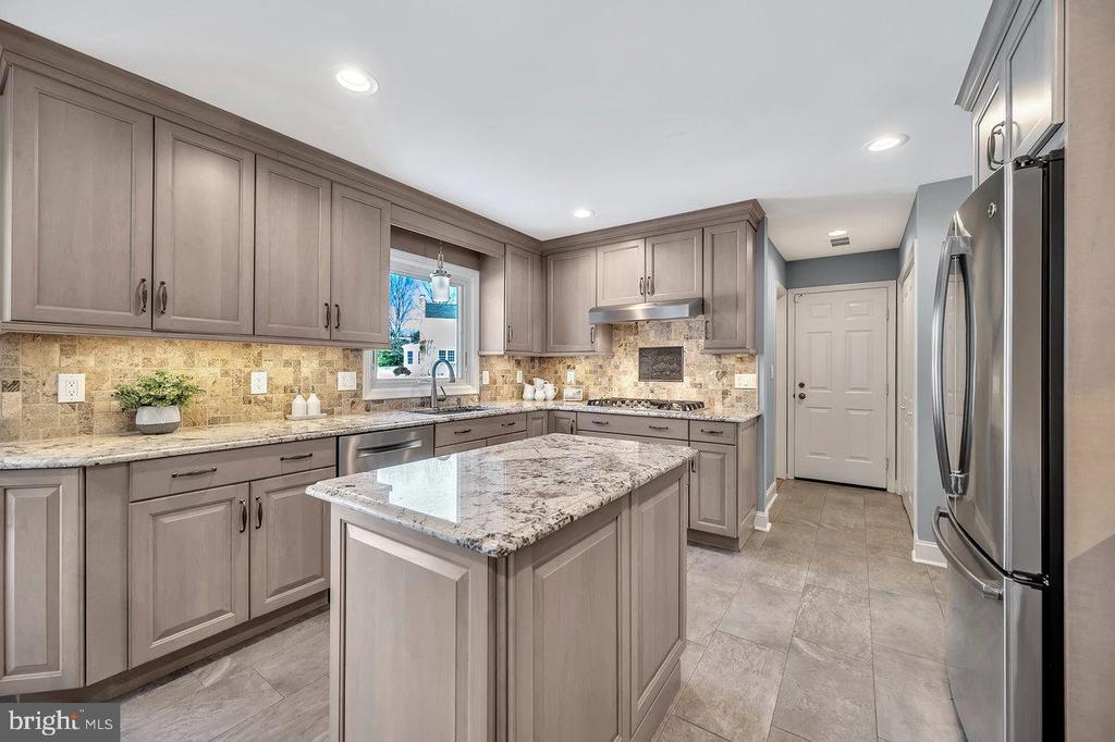 8 Scottsdale Ct