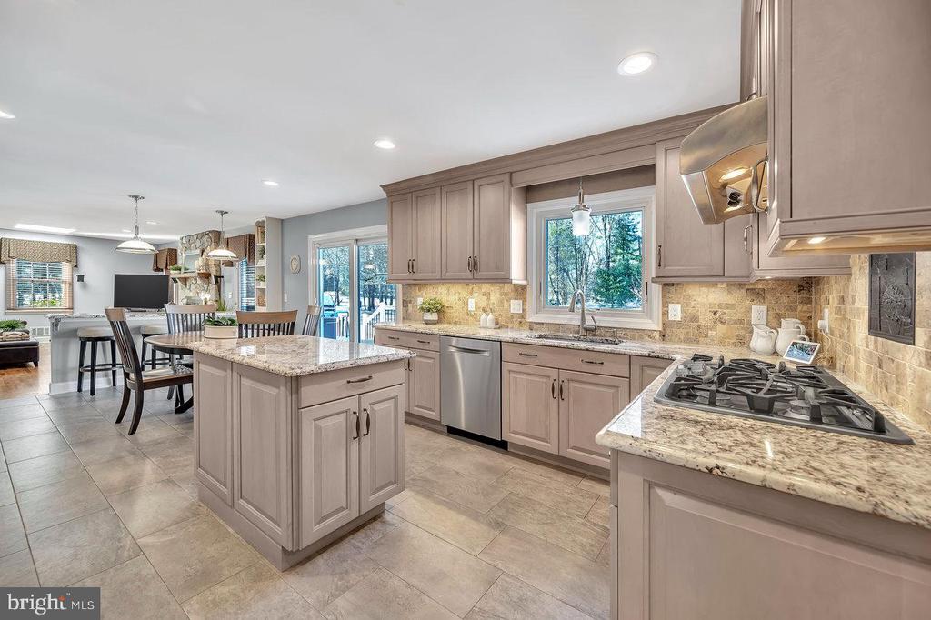 8 Scottsdale Ct