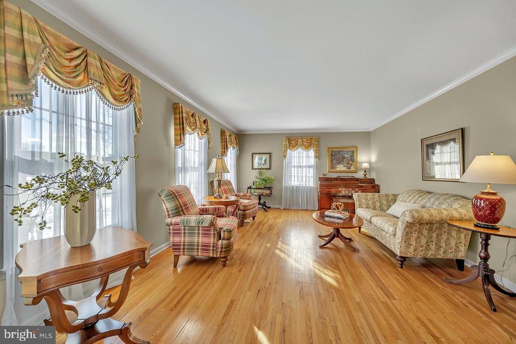 8 Scottsdale Ct