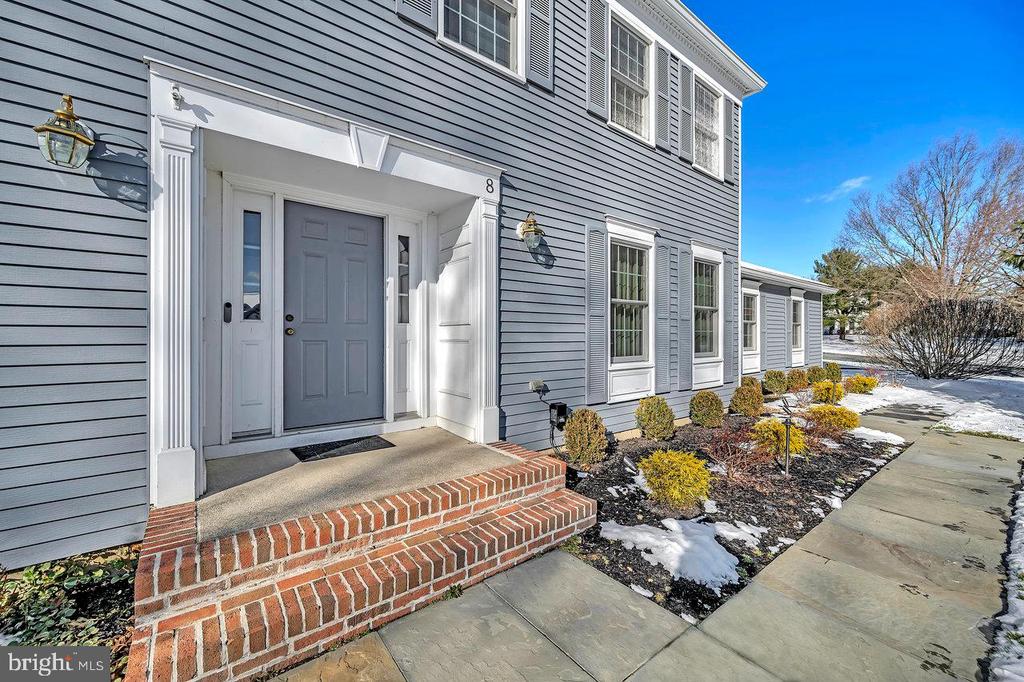 8 Scottsdale Ct