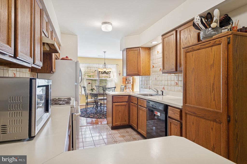 27 E Chicopee Dr