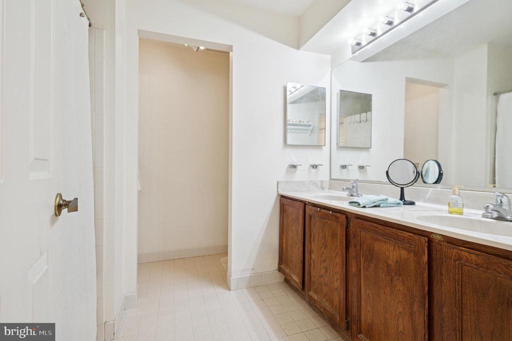 27 E Chicopee Dr