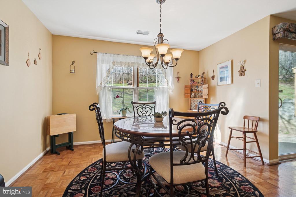 27 E Chicopee Dr