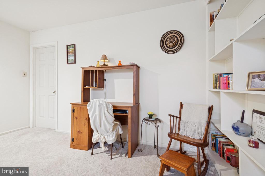 27 E Chicopee Dr