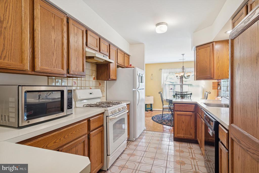 27 E Chicopee Dr