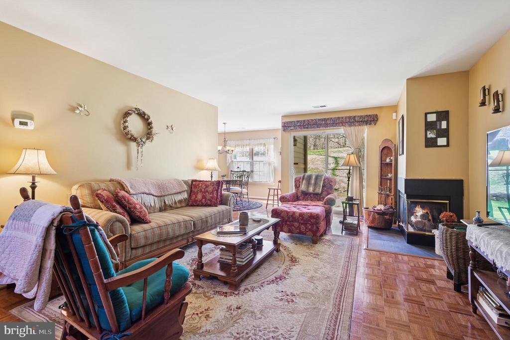 27 E Chicopee Dr